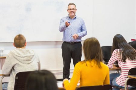 Cómo convertirse en un maestro en Texas con un título de asociado