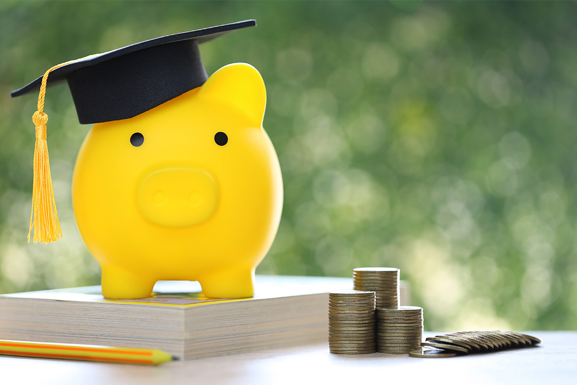 Visual guide on savings strategies, focusing on Texas HB 2 for aspiring teachers in 2026.